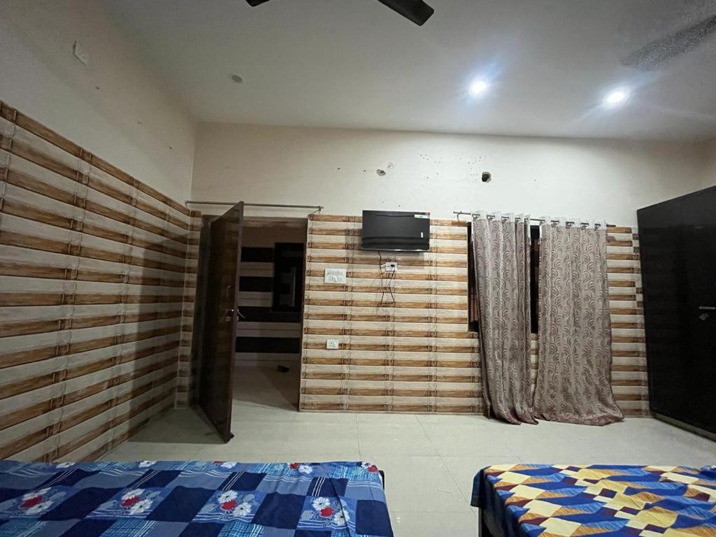 Guest house Radhikaa Residencyy *