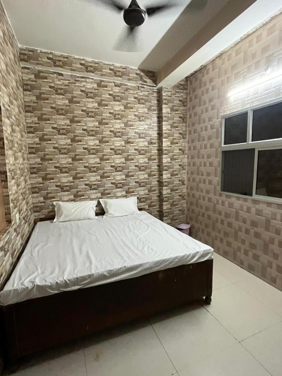 Radhikaa Residencyy Guest house *