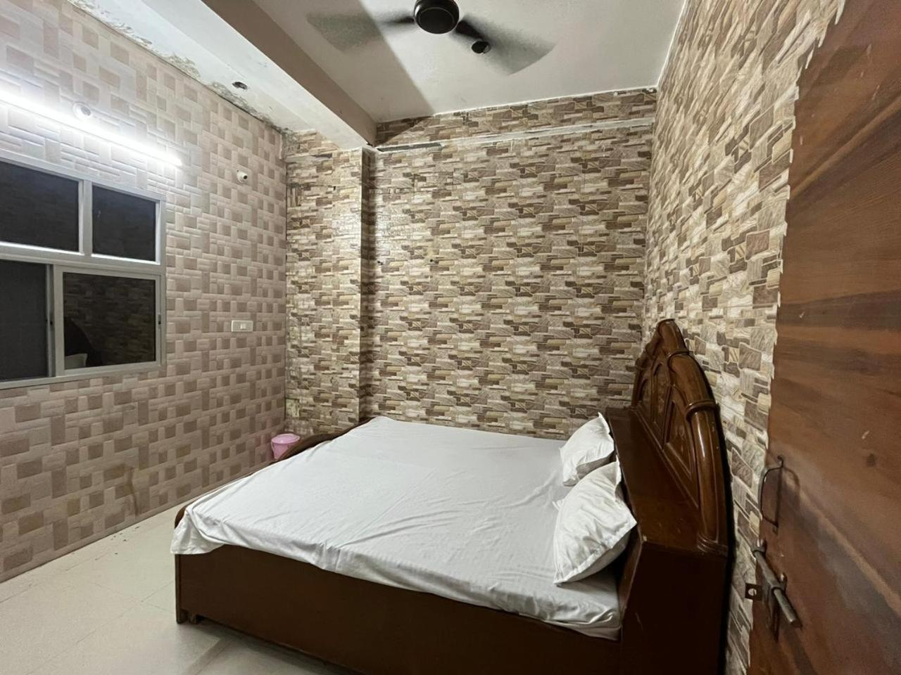 Radhikaa Residencyy Guest house Vrindavan
