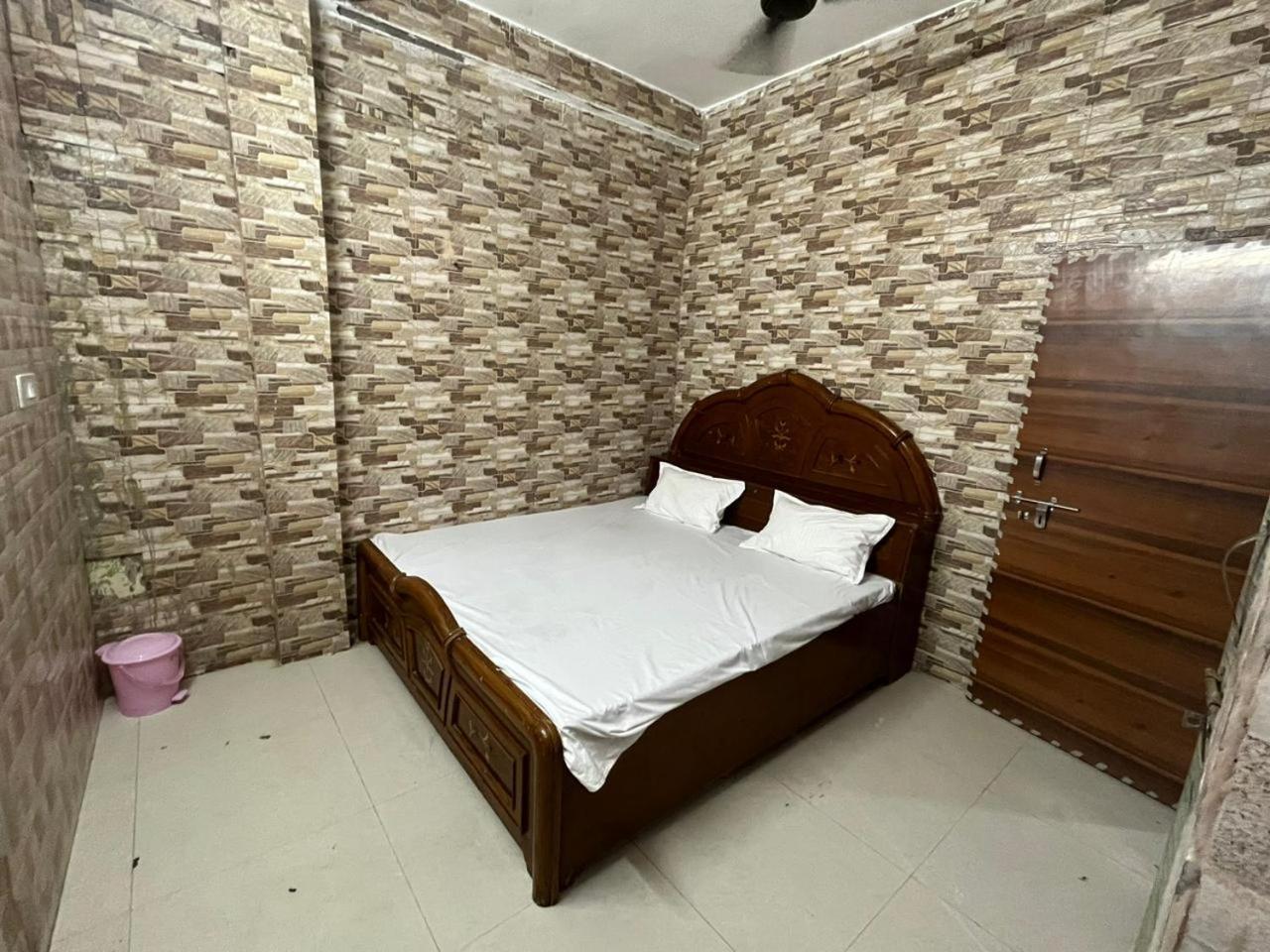 Radhikaa Residencyy Vrindavan