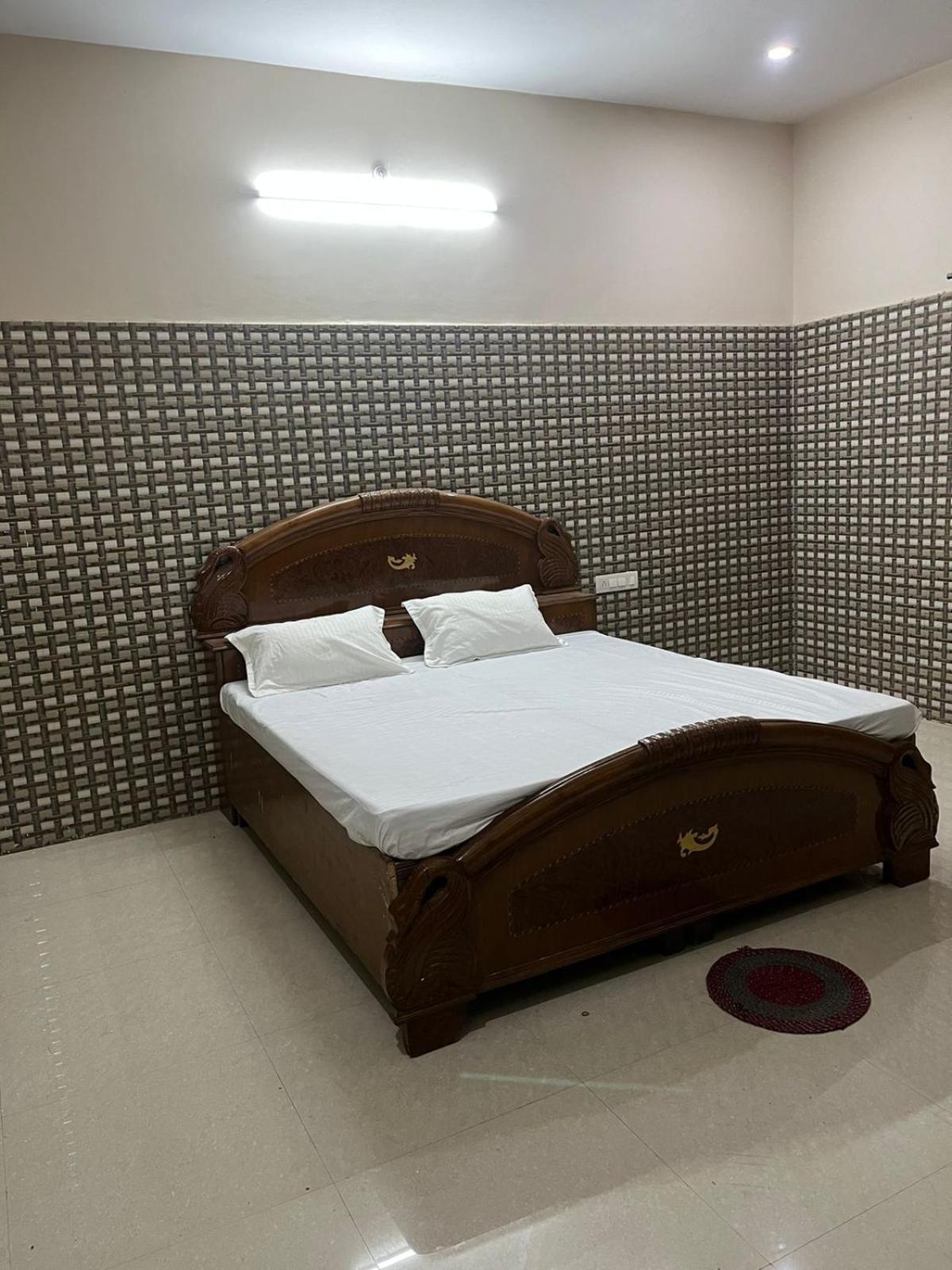 Radhikaa Residencyy *