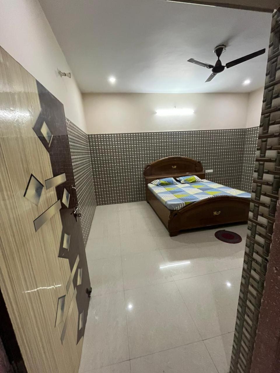 Radhikaa Residencyy * Vrindavan