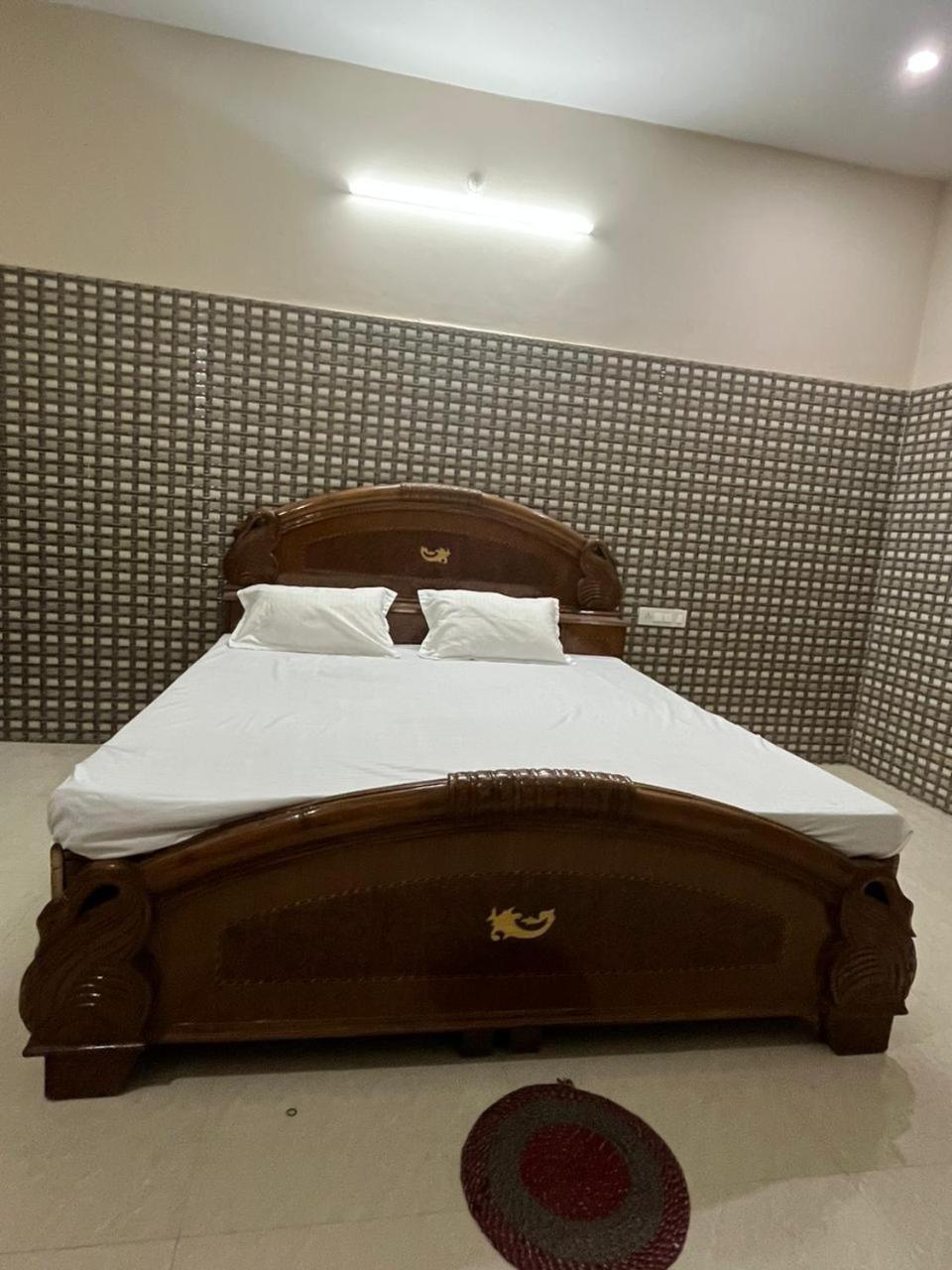 Guest house Radhikaa Residencyy Vrindavan
