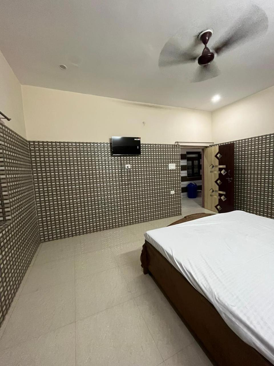 Radhikaa Residencyy * Vrindavan